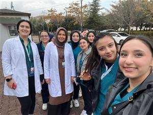 Yaşlı Bakımı Programı öğrencileri Aksaray A. Kadir Üçyıldız Huzurevi sakinleri ile bir araya geldiler. 