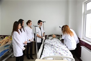 YAŞLI BAKIMI PROGRAMI TEKNİK ODA VE UYGULAMALARI