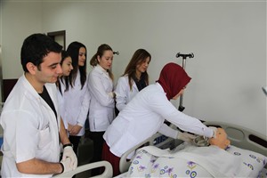 YAŞLI BAKIMI PROGRAMI TEKNİK ODA VE UYGULAMALARI